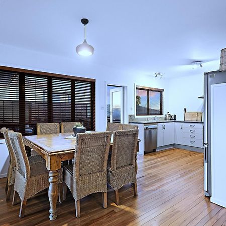 Ultimate Beach Location Mount Maunganui Exterior photo